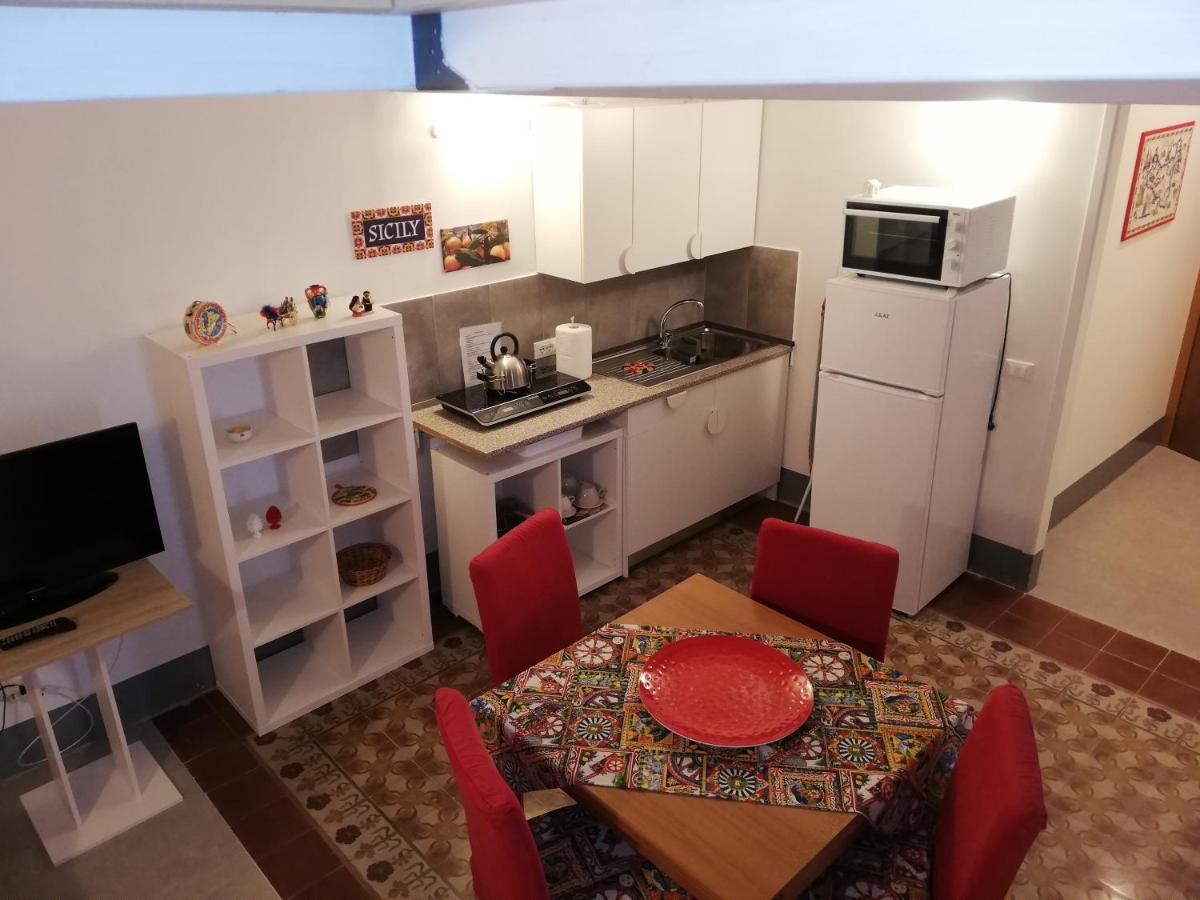 Il Posto Giusto Station Rooms Palermo Kültér fotó