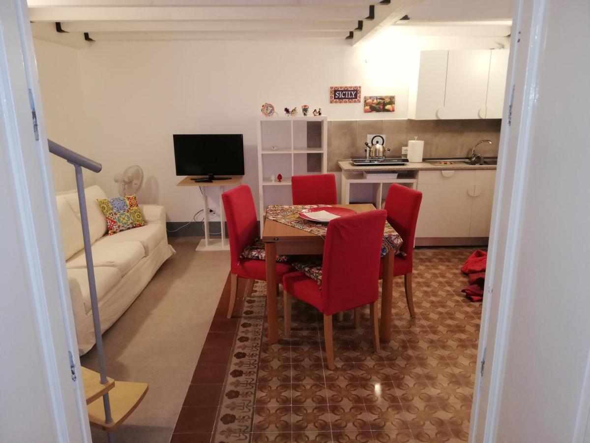 Il Posto Giusto Station Rooms Palermo Kültér fotó