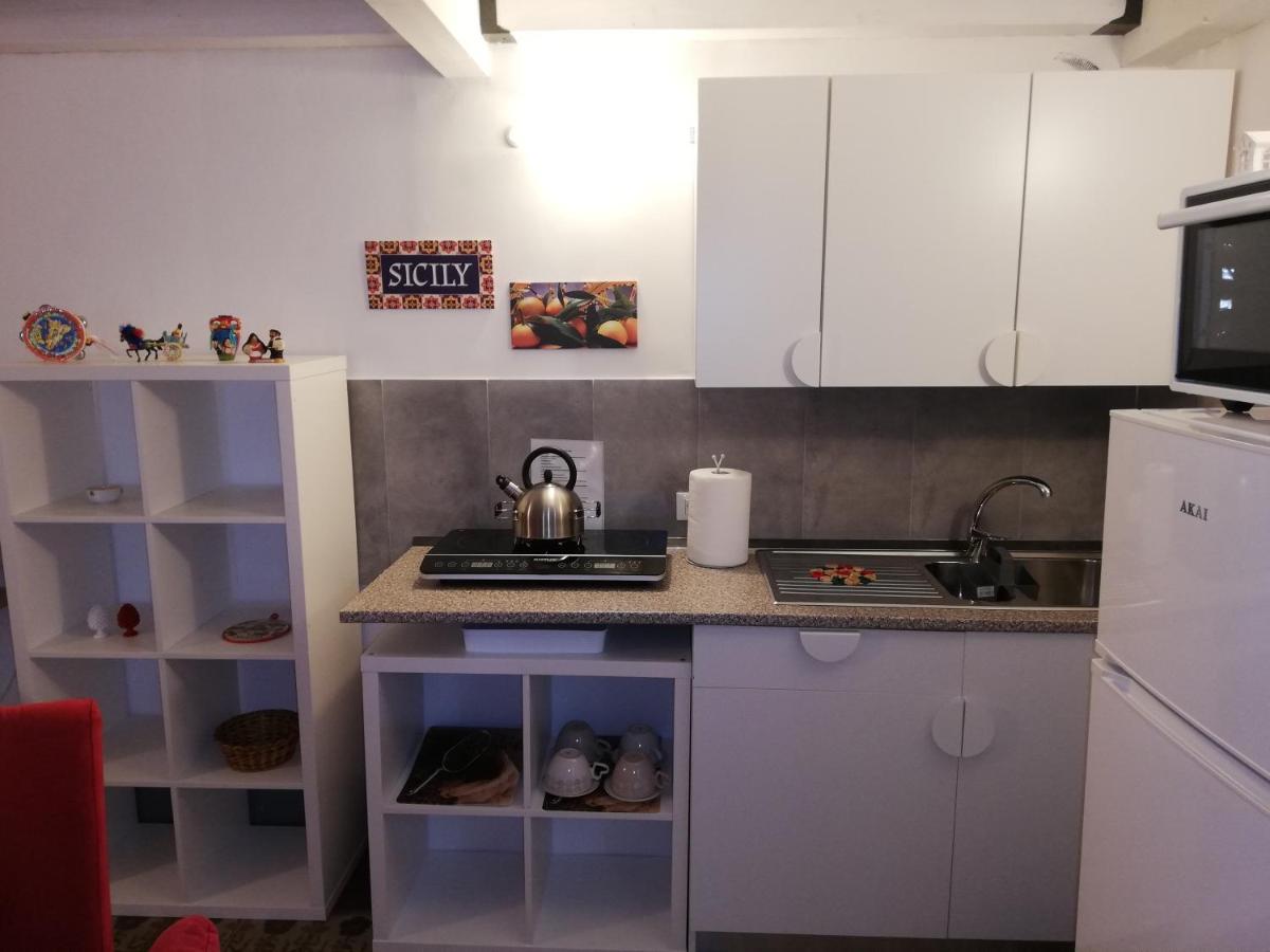 Il Posto Giusto Station Rooms Palermo Kültér fotó